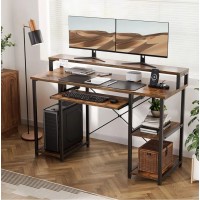 Комп'ютерний стіл з полицями та підставкою для клавіатури.